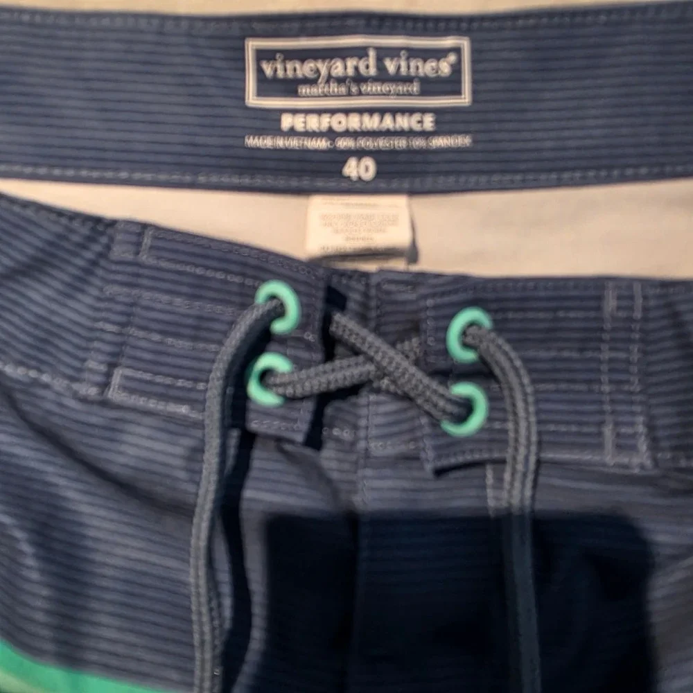 Vineyard Vines Mens Performance Board Shorts Size 40 SWIM Trunks Green Striped‎
